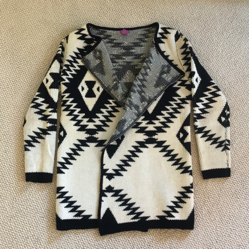 Black and white Aztec sweater!